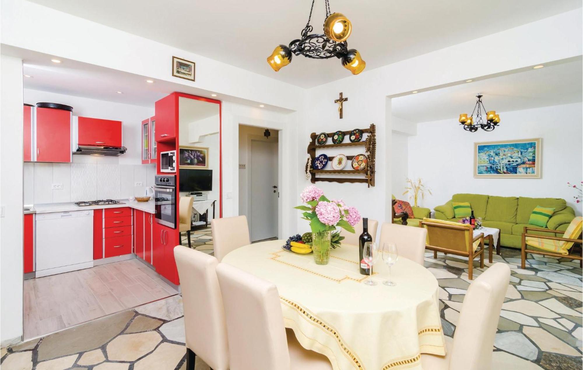 2 Bedroom Awesome In *
