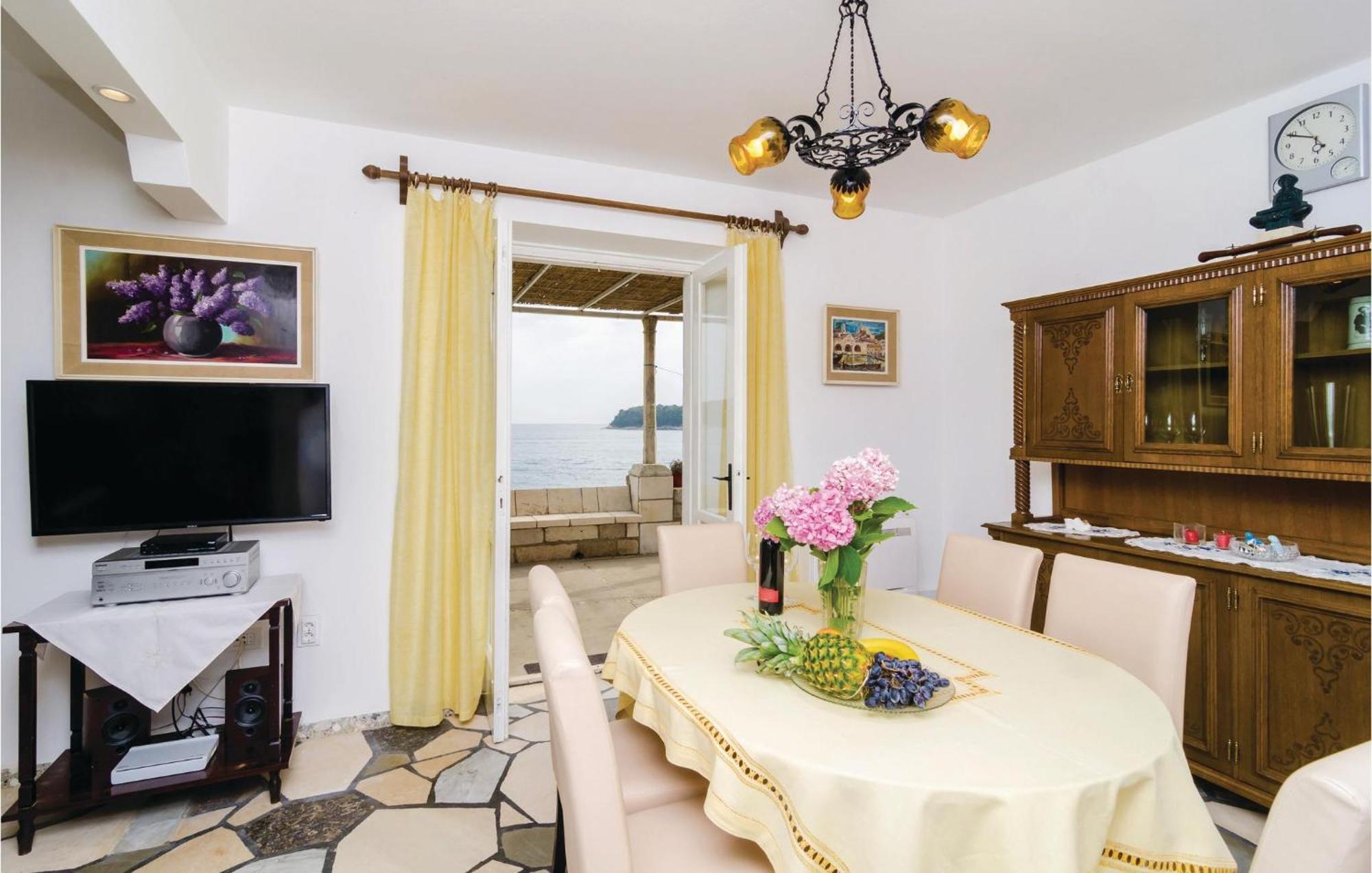 2 Bedroom Awesome In Holiday home