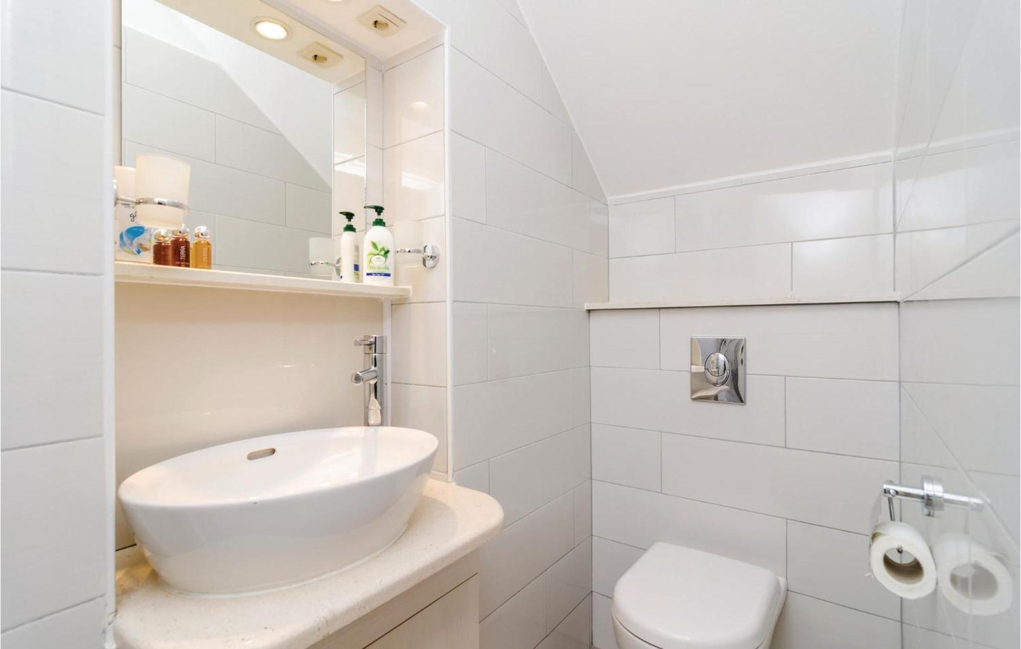 2 Bedroom Awesome In Holiday home Dubrovnik