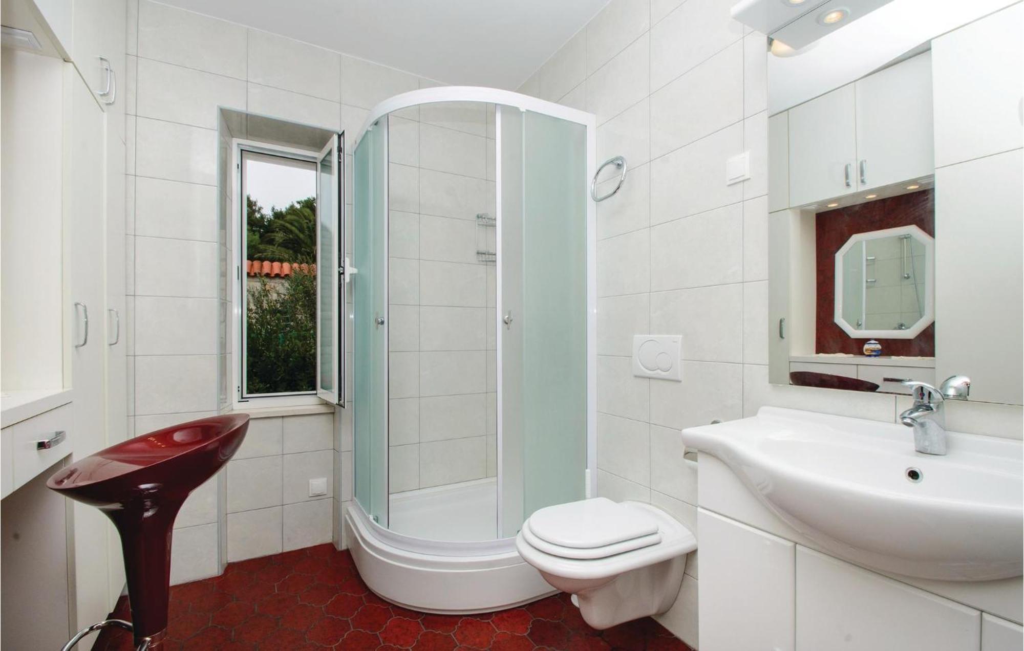 2 Bedroom Awesome In Holiday home