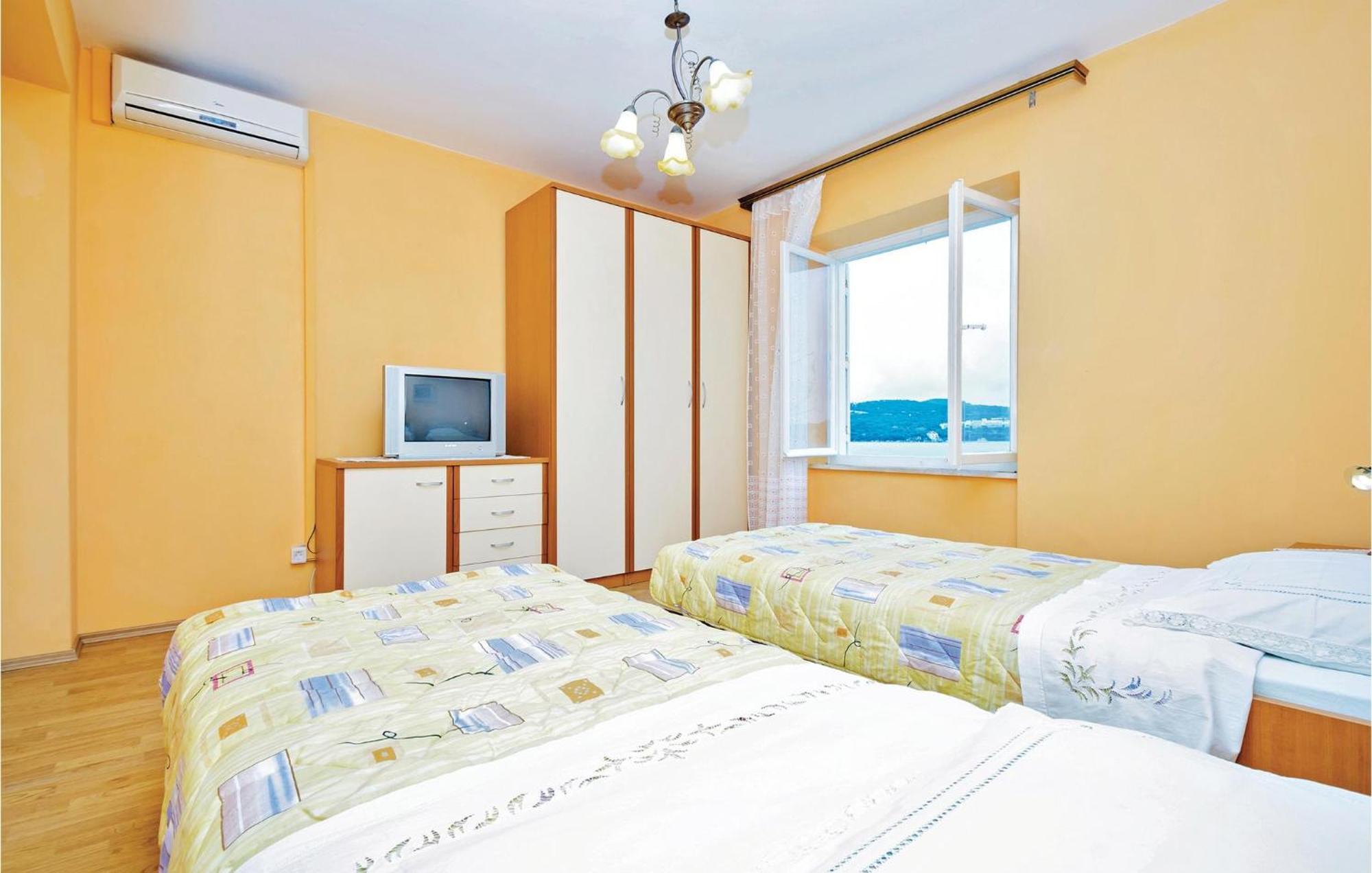 Holiday home 2 Bedroom Awesome In Dubrovnik