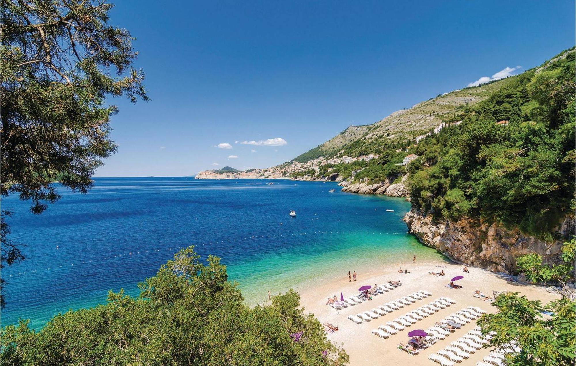 2 Bedroom Awesome In Holiday home